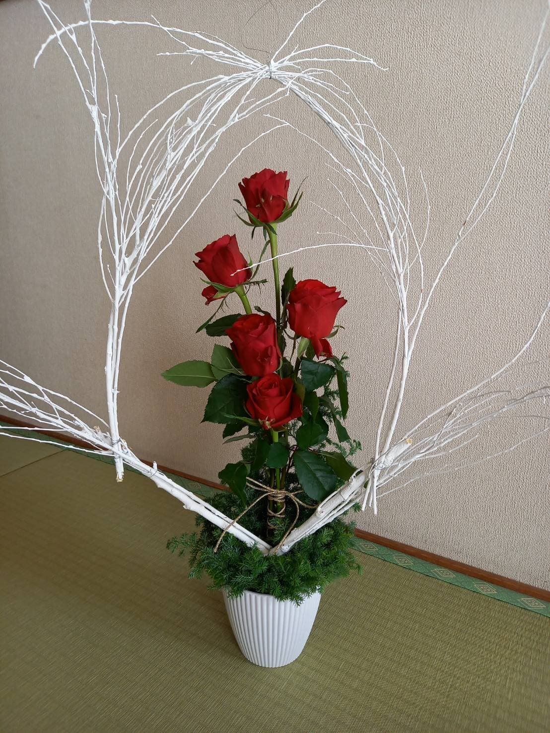 赤バラのエレガントアレンジメント