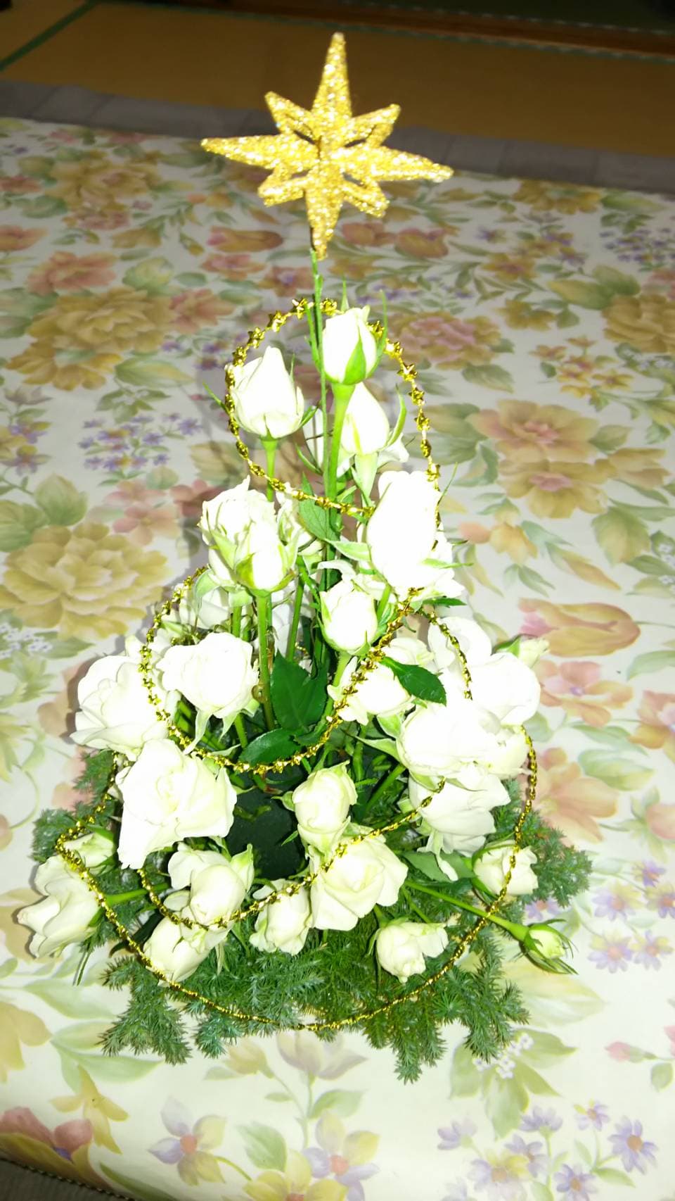 ホワイトローズのクリスマスツリー